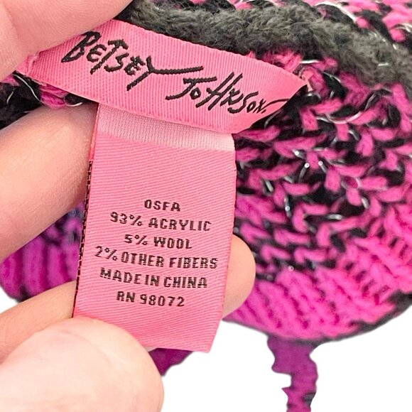 Betsey Johnson Gift Set Beanie Pom Pom & Circle Scarf Black Pink Rose Print NEW - Picture 7 of 7